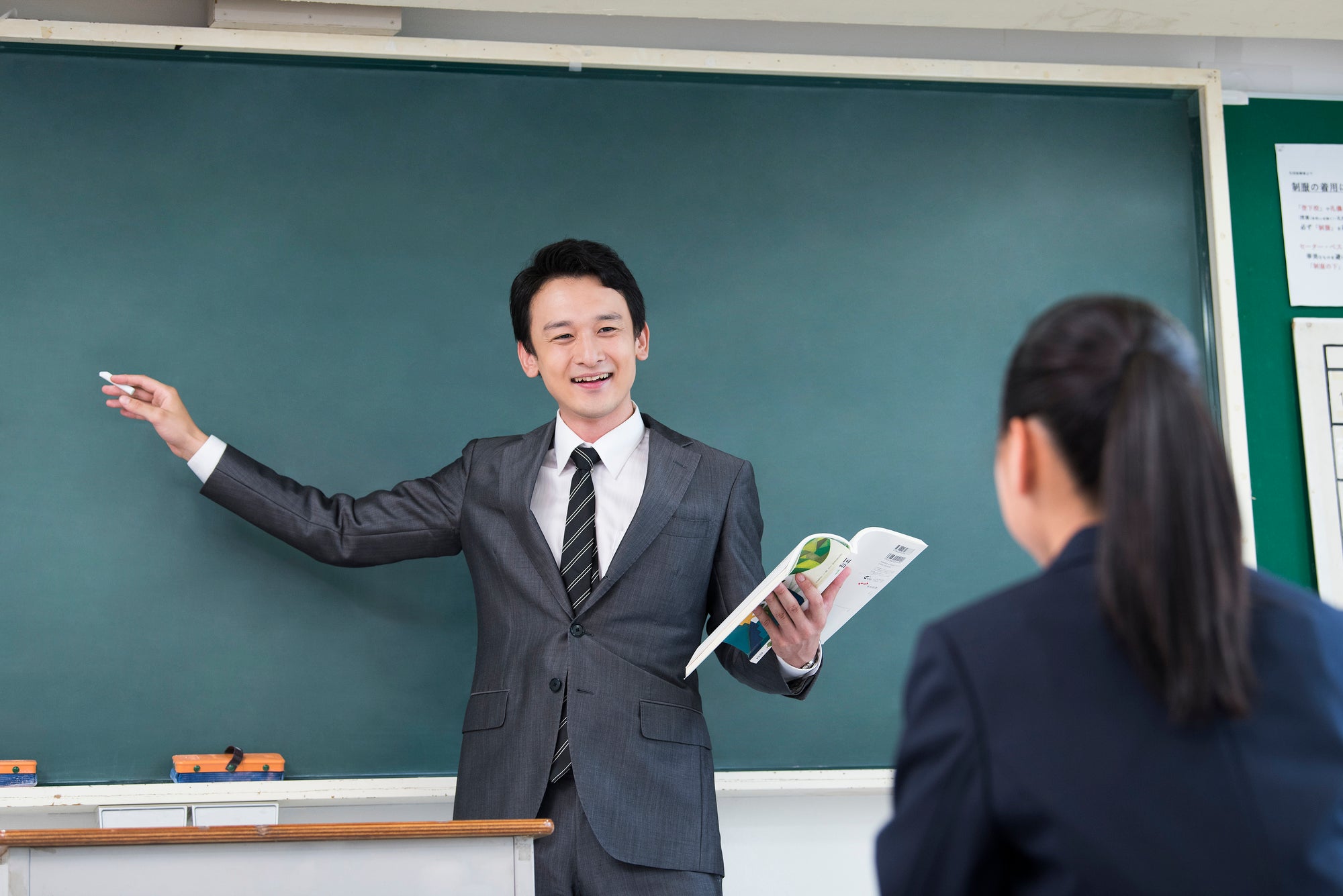 教員の転職は難しい？公立から私立・民間へのキャリアパスを徹底解説